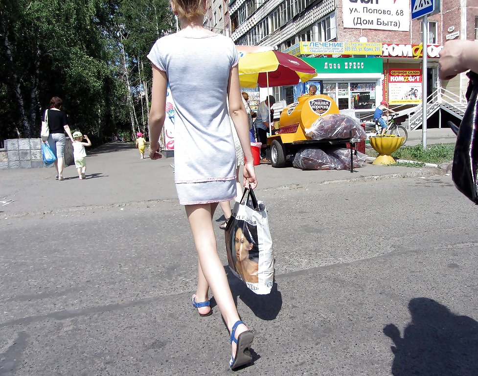 Le ragazze vanno a fare shopping
 #10709528