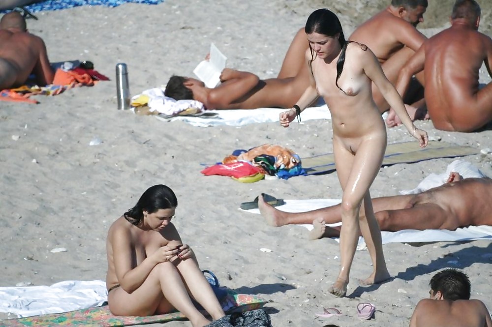 Altri nudisti sulla spiaggia
 #262905