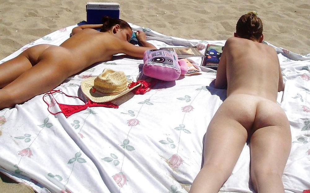 Altri nudisti sulla spiaggia
 #262945