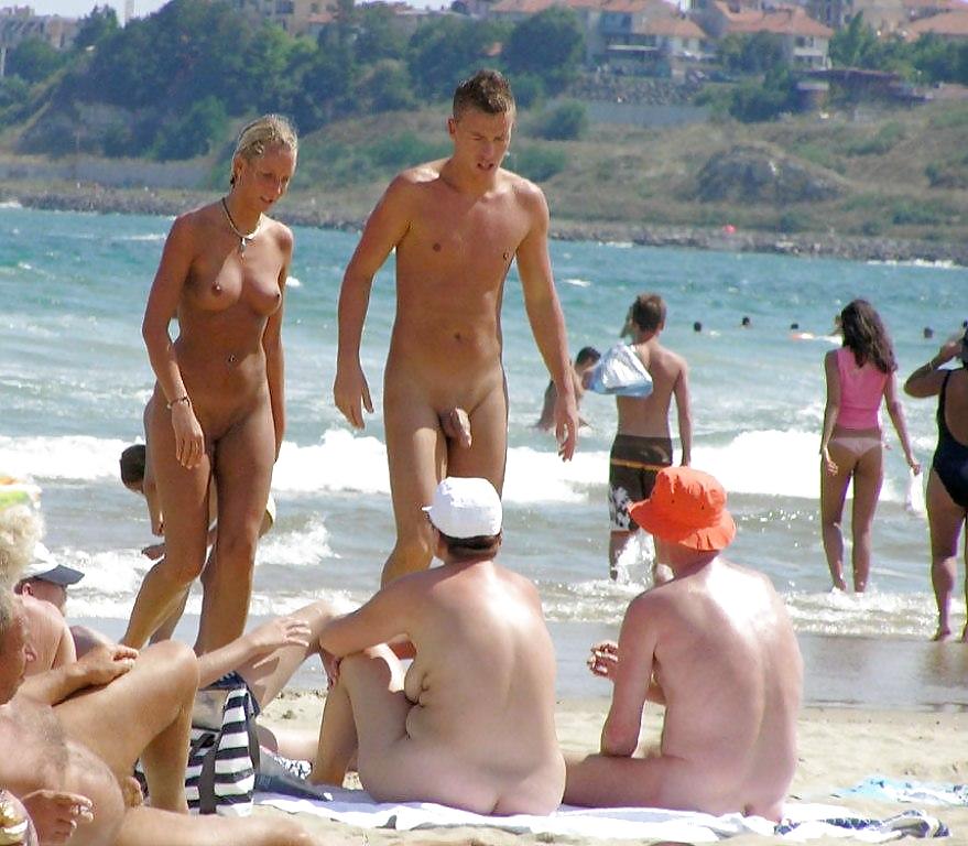 Altri nudisti sulla spiaggia
 #263440