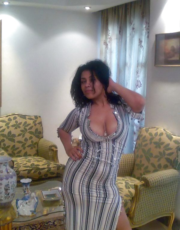 Egyptian woman showing big boobs and cleavage #10863520