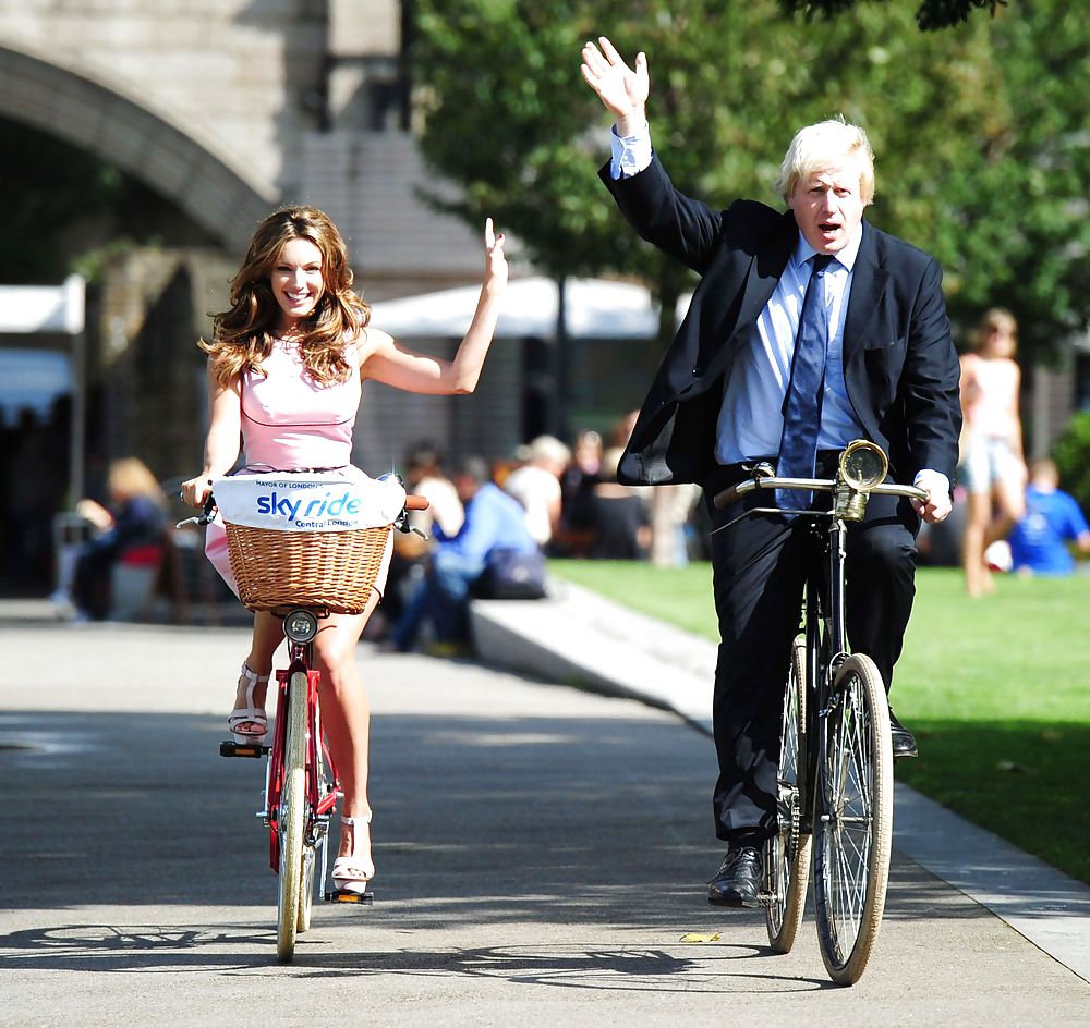 Kelly Brook leggy il sindaco di londra sky ride a Londra
 #5299955