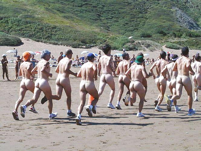Chicas nudistas en la playa
 #2291030