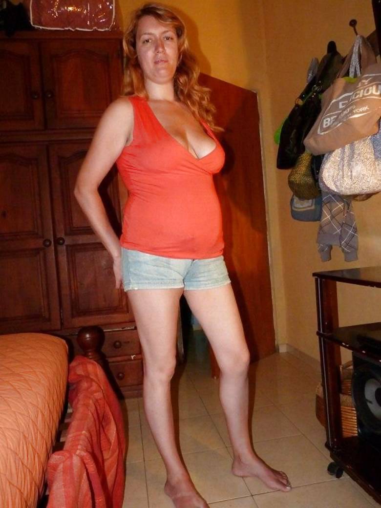 Puta amateur caliente en rojo follada y con el puño
 #2693454