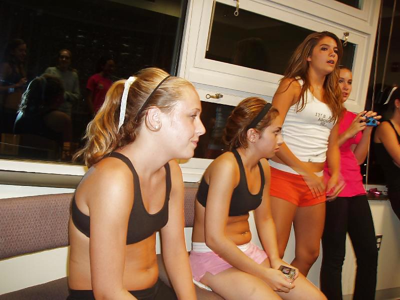 Bra babes 62
 #18311151