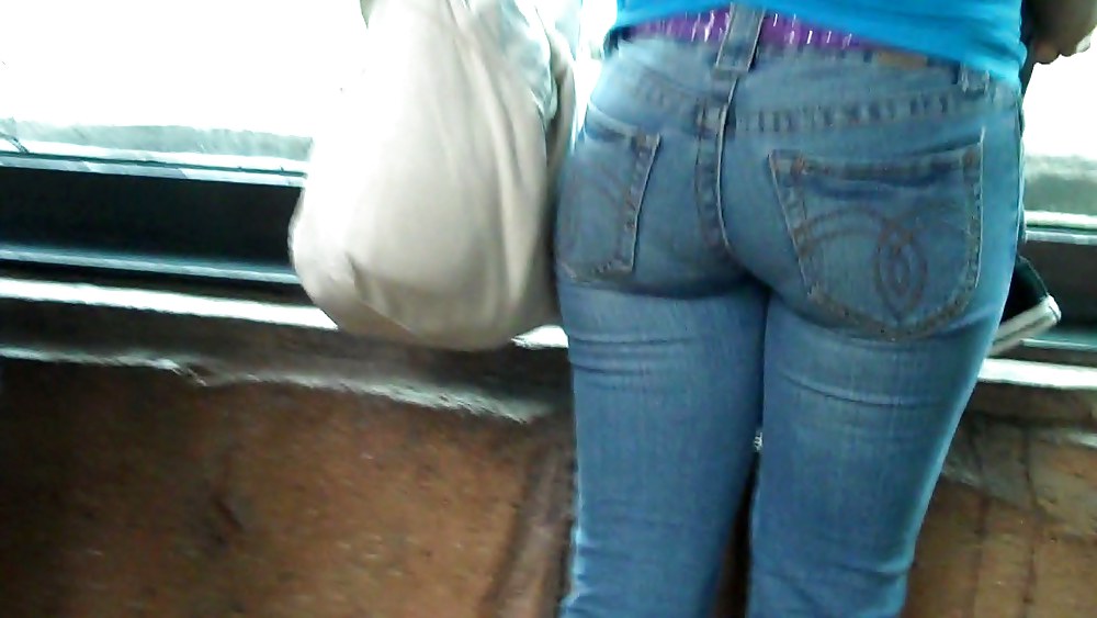 It was nice to see her butt & ass in blue jeans. #5600979