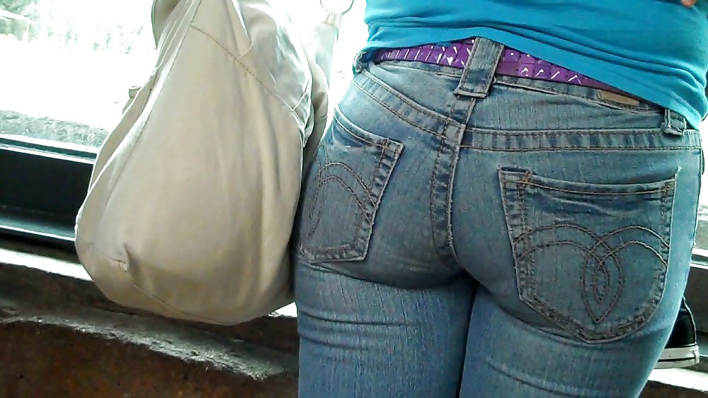 It was nice to see her butt & ass in blue jeans. #5601029