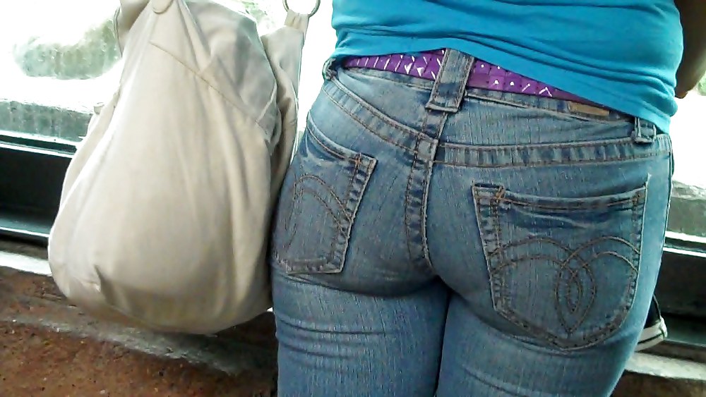 It was nice to see her butt & ass in blue jeans. #5601035