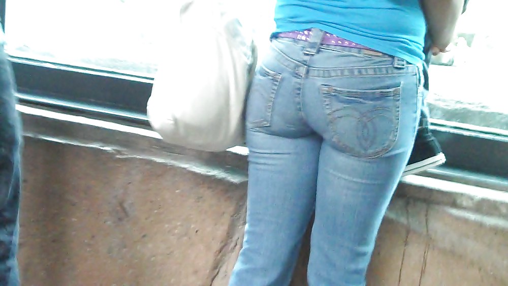 It was nice to see her butt & ass in blue jeans. #5601039