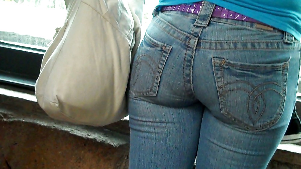It was nice to see her butt & ass in blue jeans. #5601076