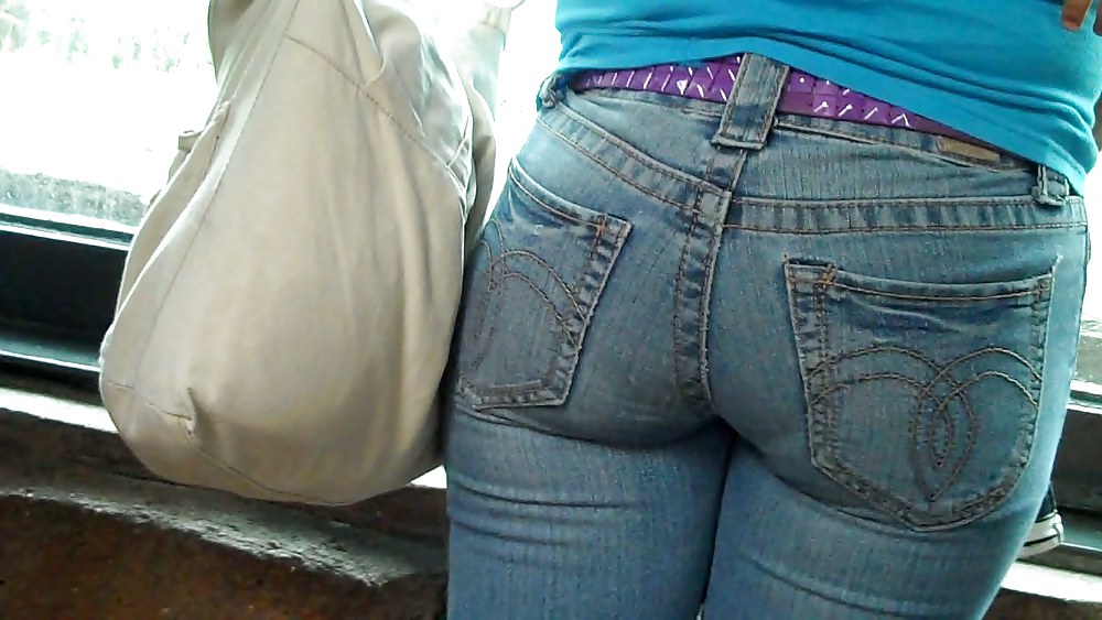 It was nice to see her butt & ass in blue jeans. #5601120