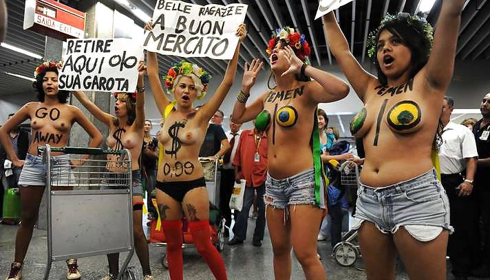 Unruhen In Brasilien - Nackte Mädchen #20008466