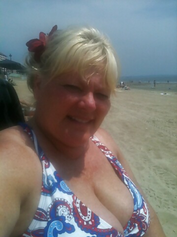 Non nuda granny grandi tette in spiaggia
 #4633468