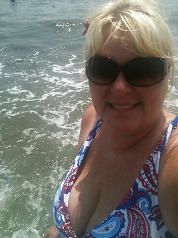 Non nude big tits granny at the beach #4633478
