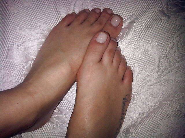 Celebrity teen's feet that make me cum so HARD!! #5811875