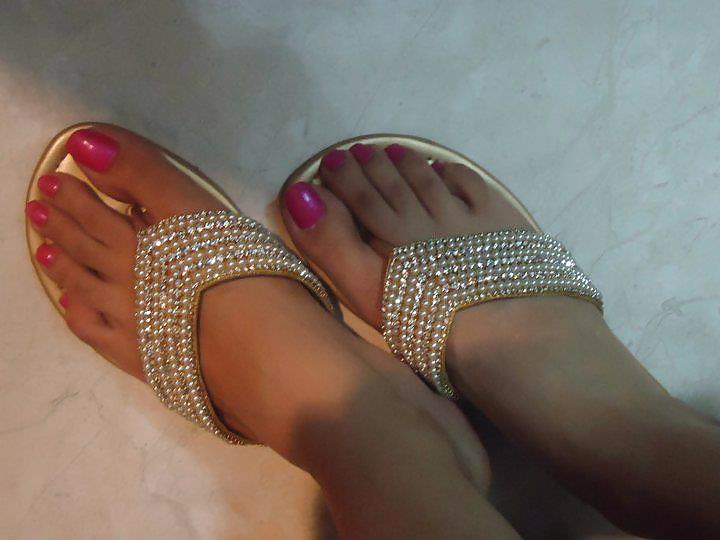 Hermosa uñas de los pies de largo
 #17114028