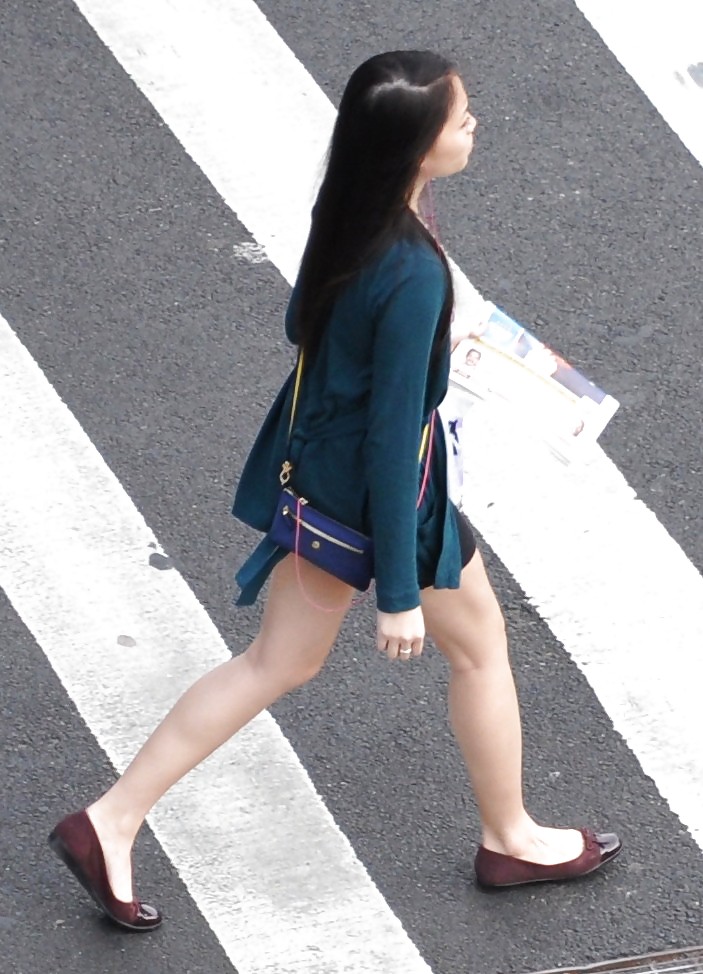 ニューヨークのアジアの女の子のセクシーなミニスカート
 #8018058