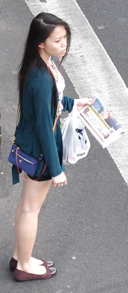 ニューヨークのアジアの女の子のセクシーなミニスカート
 #8018071