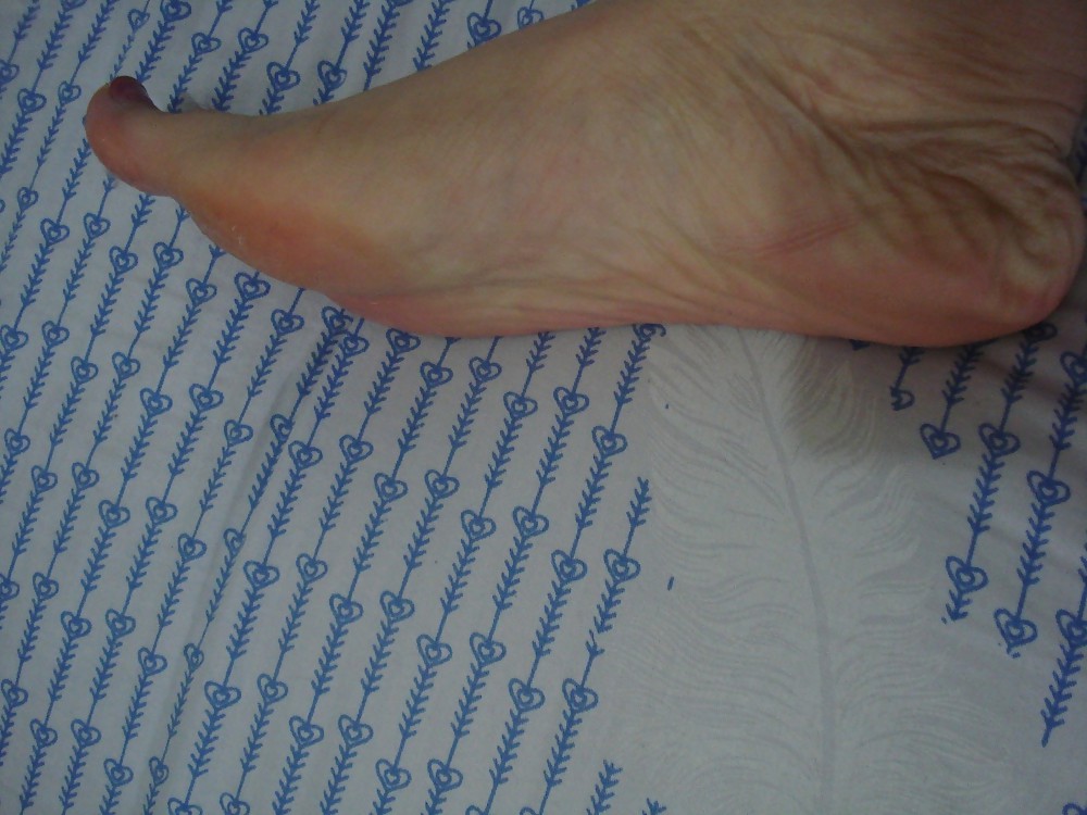Piedi asiatici e feticismo dei piedi. le suole della mia ragazza cinese!
 #16078627