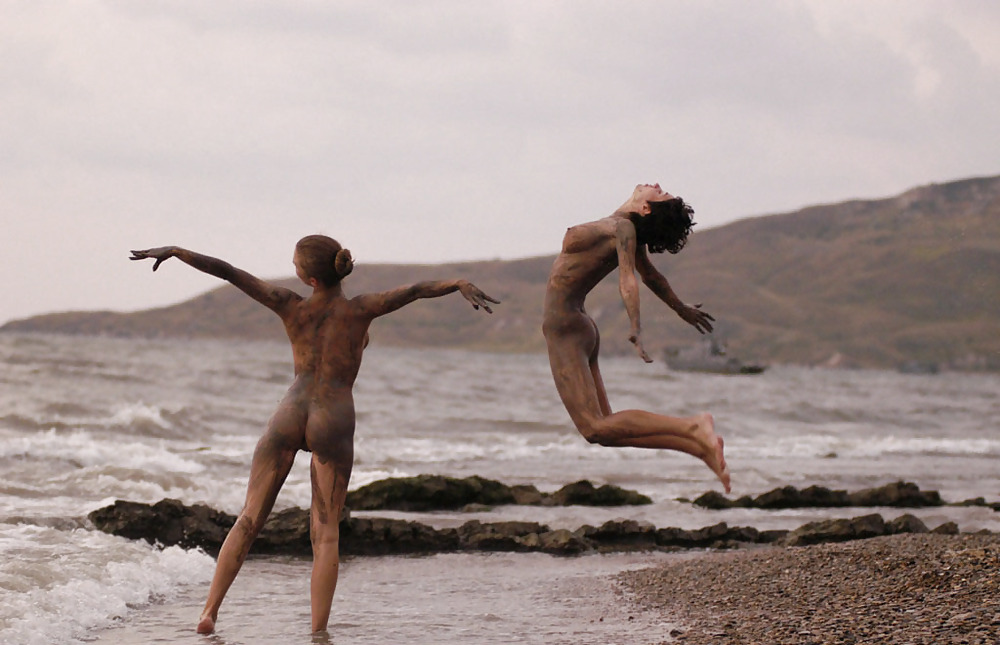 Deux Chaudasses Obtenir Boueux Sur La Plage #17733955