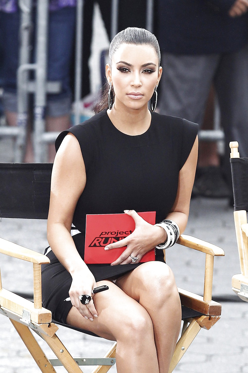 Kim Kardashian panty flash durante le riprese di project runway
 #5409959
