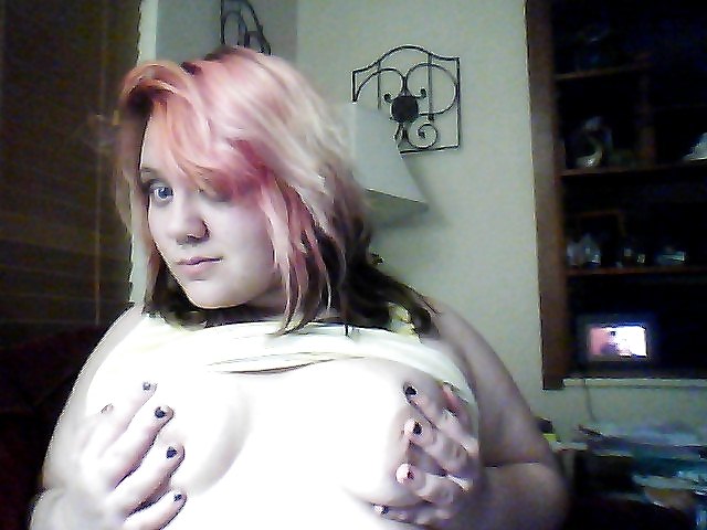 Random B camwhore 01
 #1889681