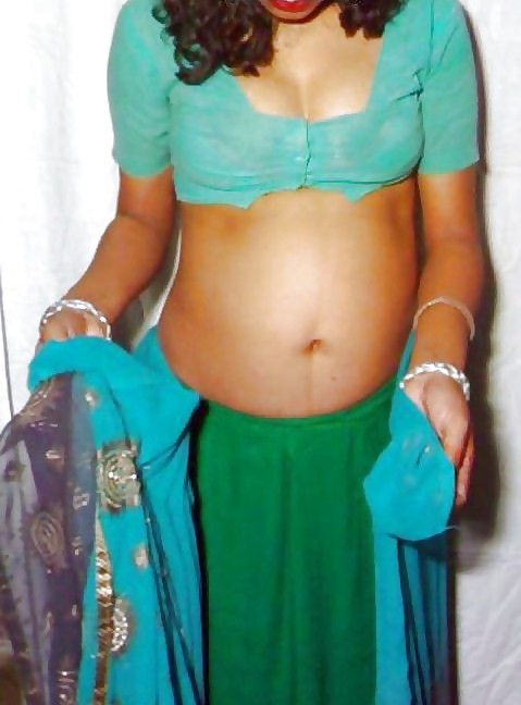 Desi Saree Aunty- Sans Visage #21923352