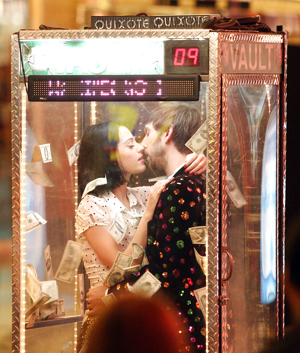 Katy Perry kiss #18812642