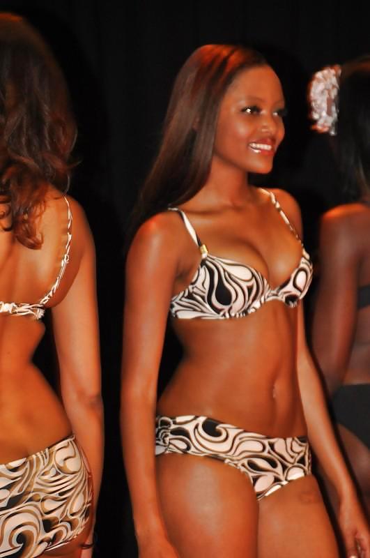 Miss Sudafrica 2010...bikini
 #9929348