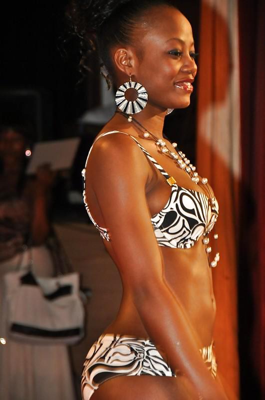 Miss Sudafrica 2010...bikini
 #9929351