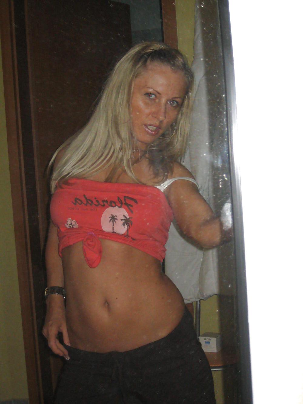 VERY HOT BLONDE POSING #9795911