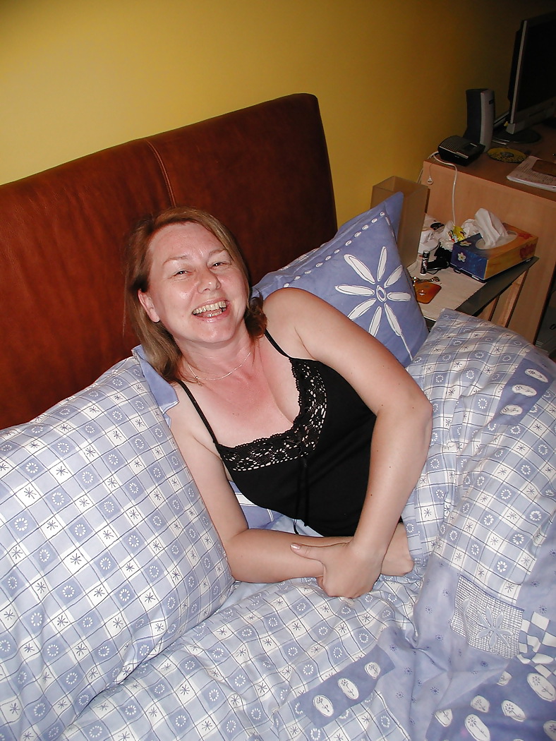 Madame en porte-jaretelles  #9524807