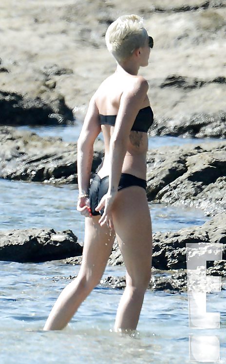 Miley Cyrus yoga at the beach  #16208407