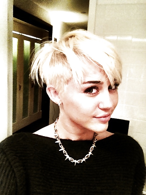 Miley cyrus
 #14942775