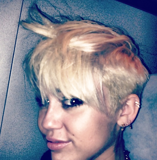 Miley cyrus
 #14942803