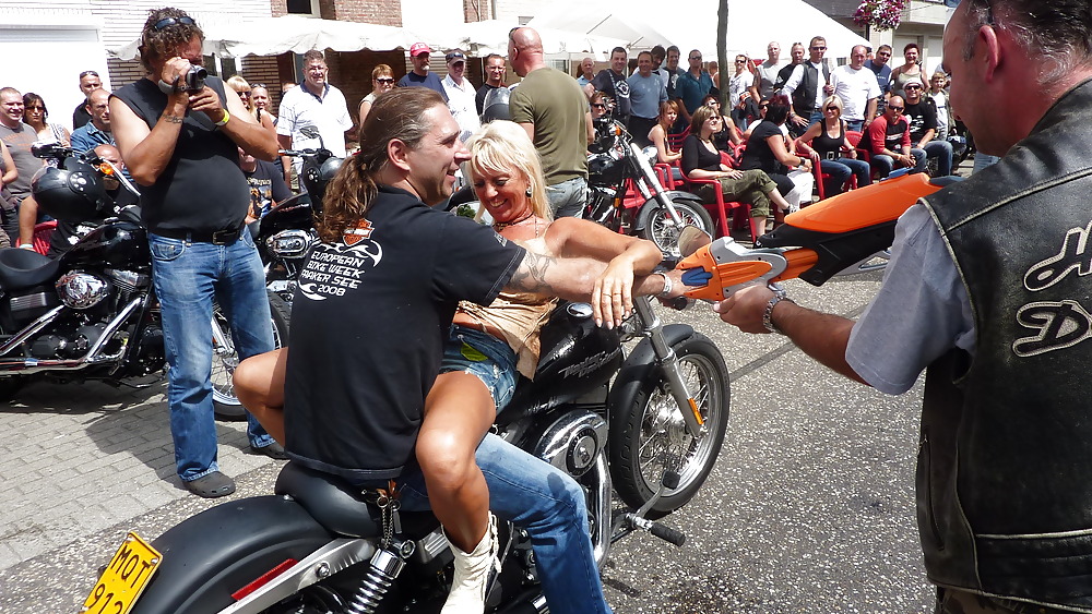 Bikerbitches
 #1956239