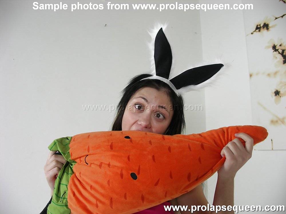 Coniglio pazzo con grande carota e prolasso enorme - anche fisting
 #11604587