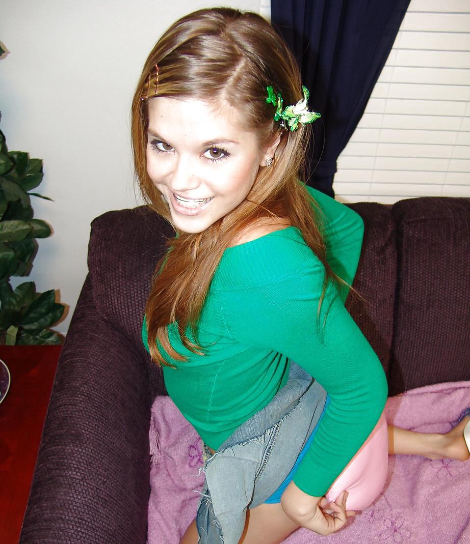 ムラムラするトパンガ - 彼女の緑のセーターで
 #4524885