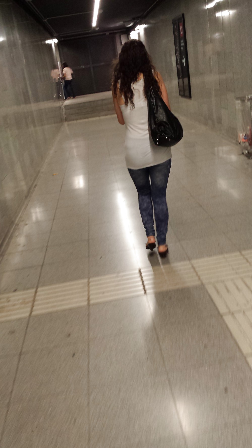 Voyeur en el metro de Barcelona
 #17959262