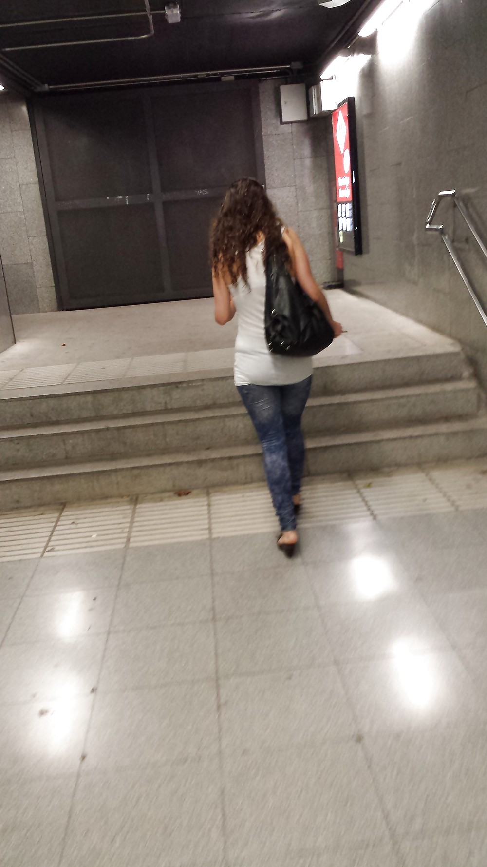 Voyeur en el metro de Barcelona
 #17959282