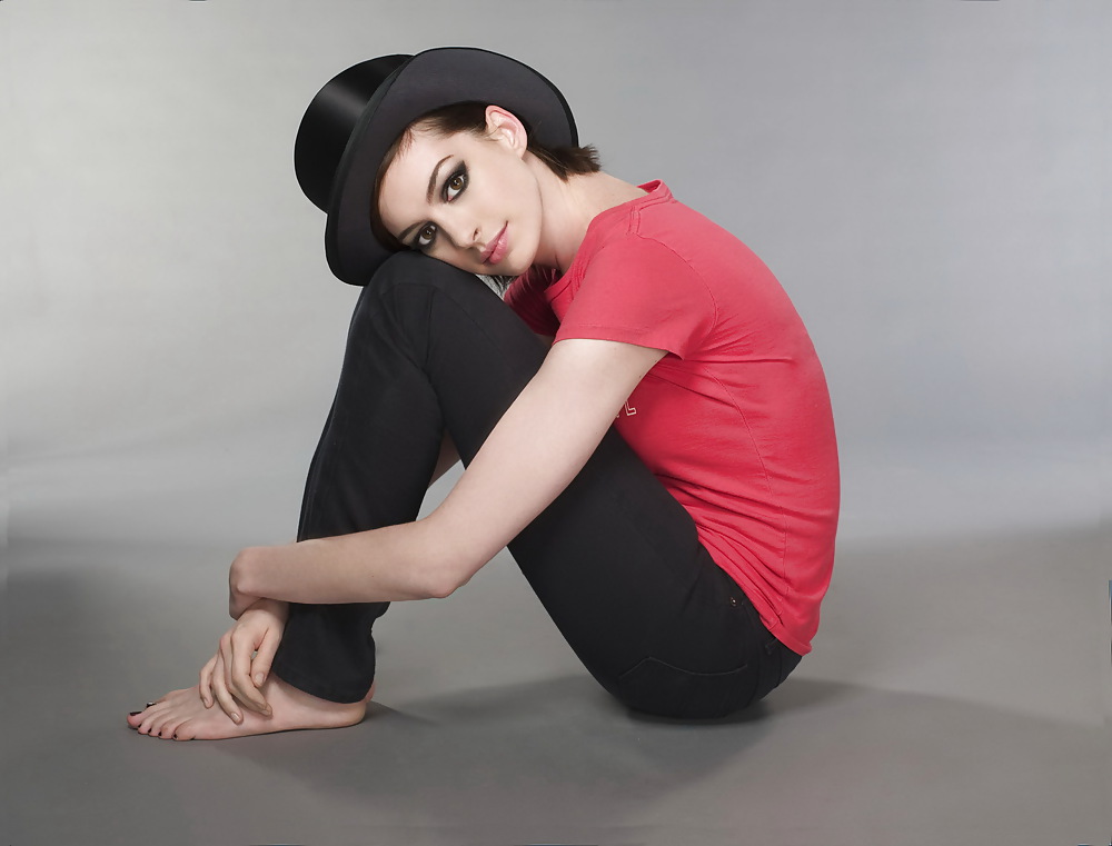 Anne Hathaway - Legs & Feet #17818909