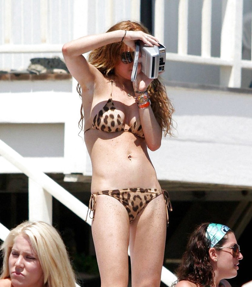 Lindsay lohan ... in bikini leopardo caldo
 #12743009