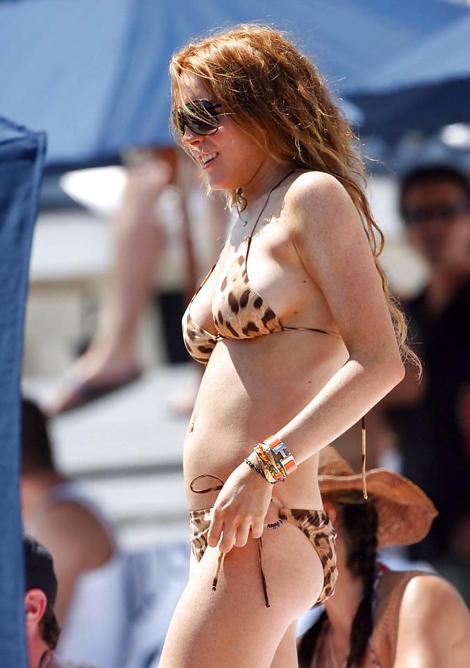 Lindsay lohan ... in bikini leopardo caldo
 #12743026