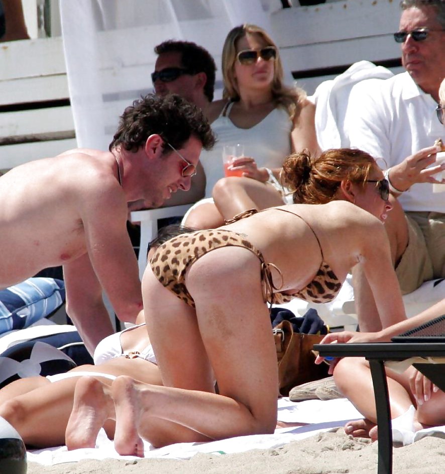 Lindsay lohan ... in bikini leopardo caldo
 #12743036