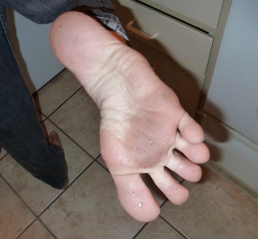 Piedi sporchi odorano i miei piedi
 #20603918