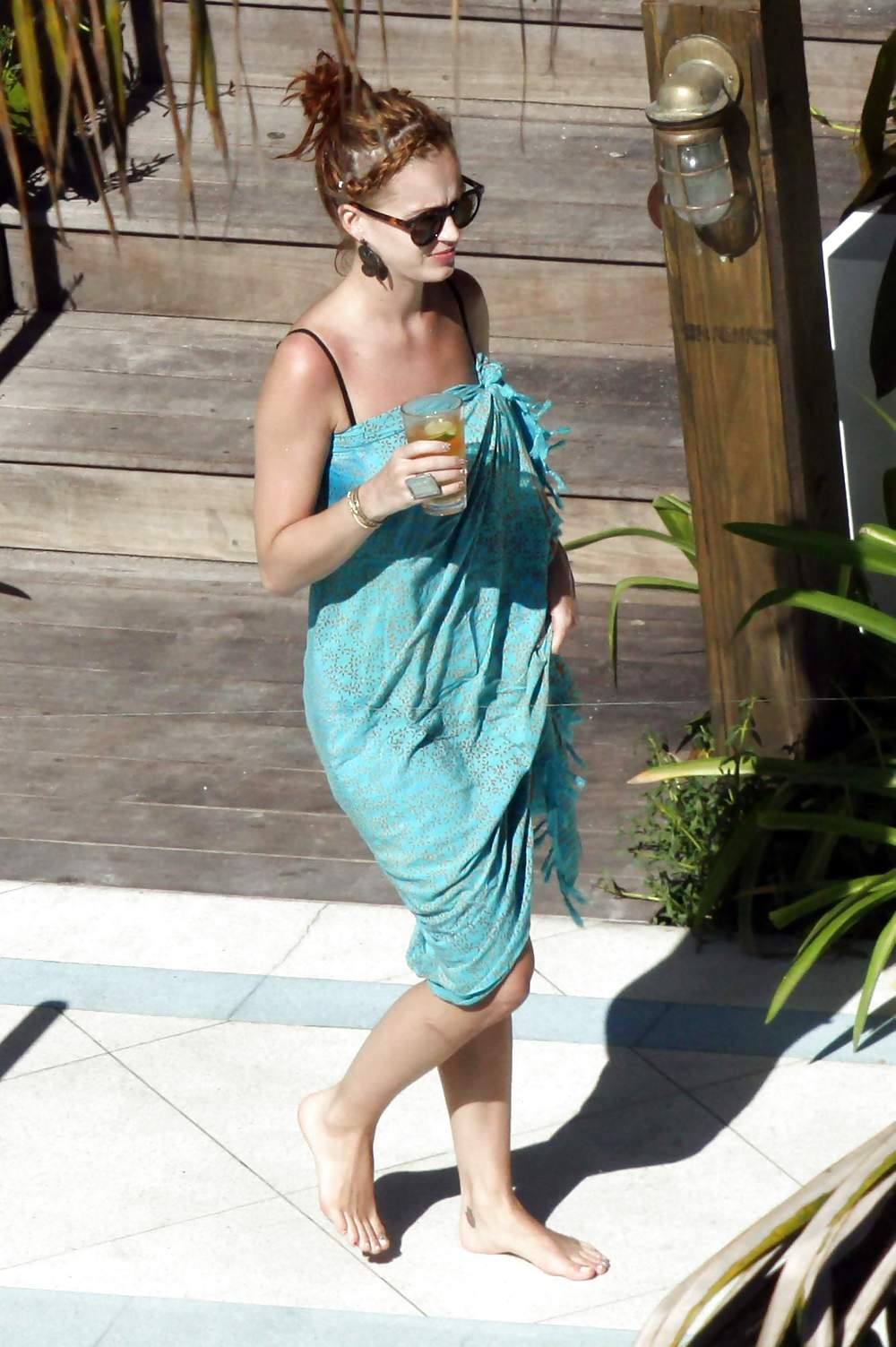 Katy perry ビキニを着てマイアミのプールで撮影
 #4316641