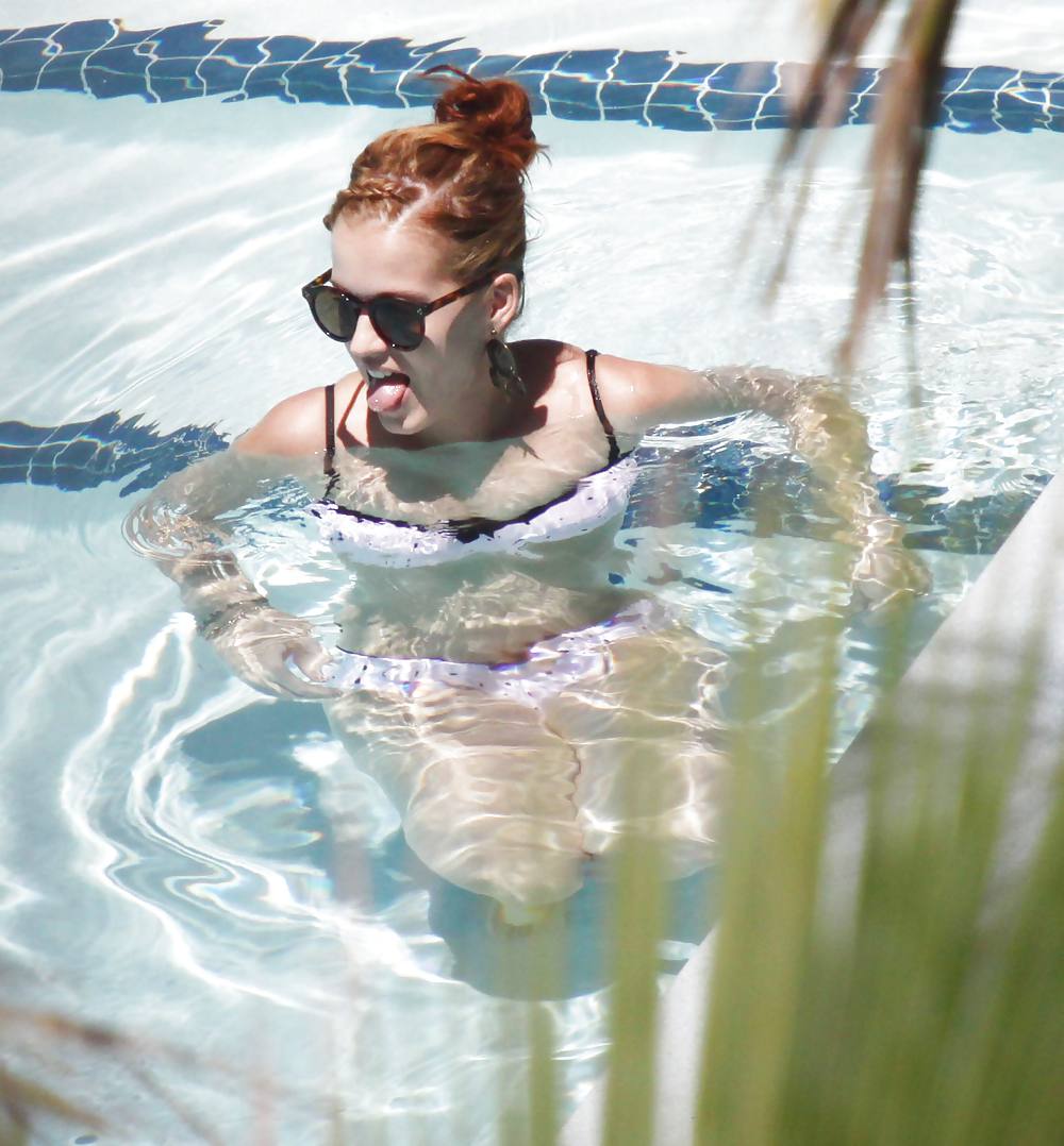 Katy perry ビキニを着てマイアミのプールで撮影
 #4316686