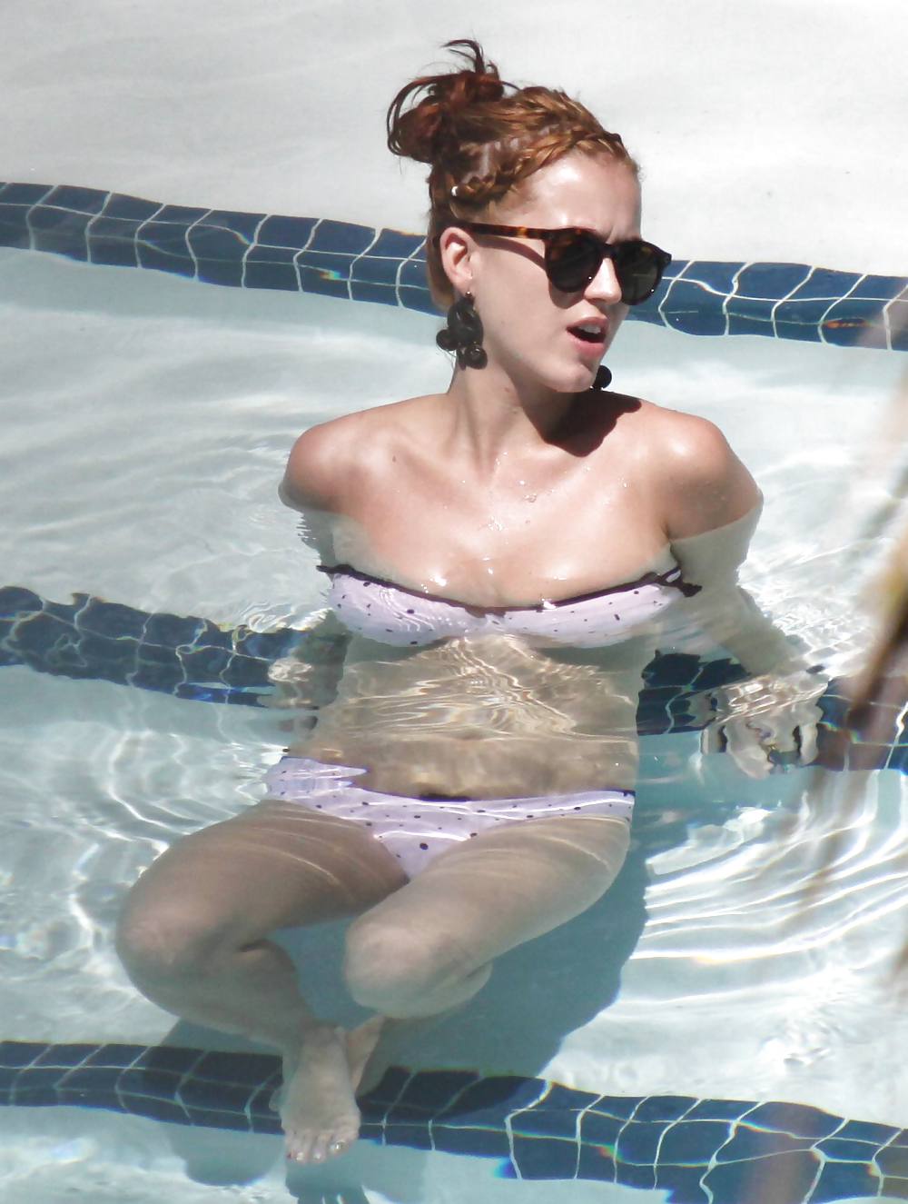 Katy perry ビキニを着てマイアミのプールで撮影
 #4316926