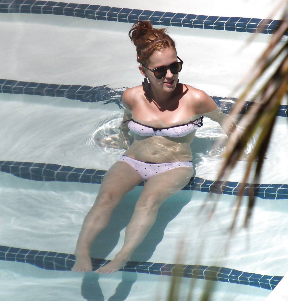 Katy perry ビキニを着てマイアミのプールで撮影
 #4316974