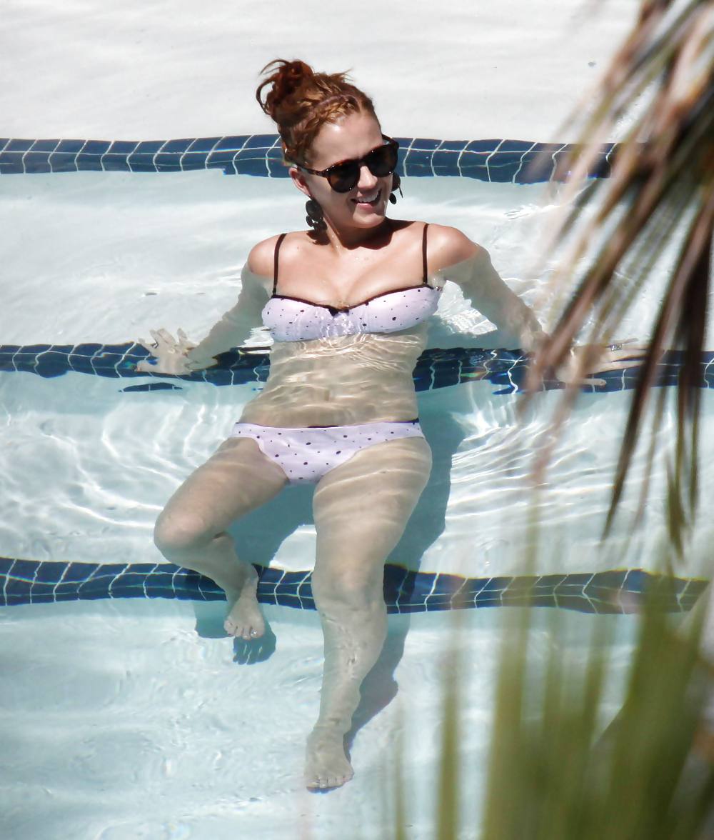 Katy perry ビキニを着てマイアミのプールで撮影
 #4316993